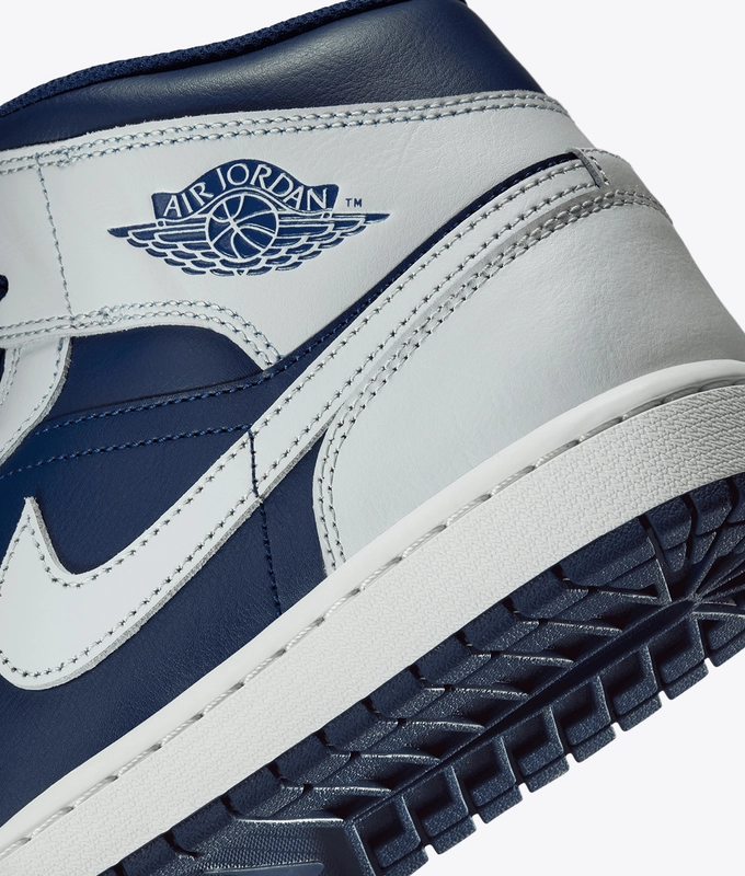 AIR JORDAN 1 MID